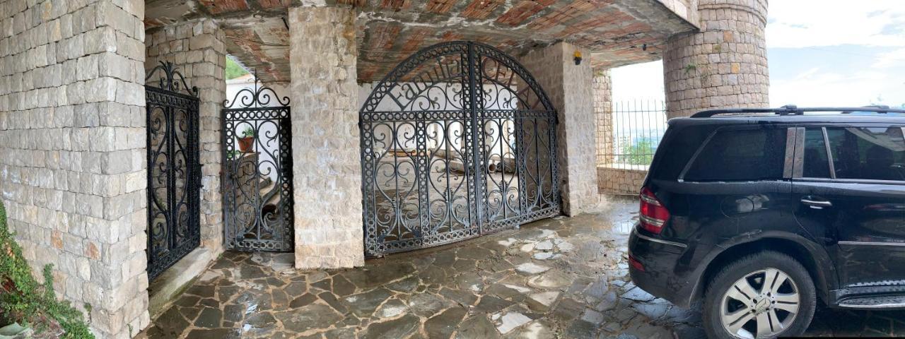 Villa Celaj “The Castle” Krujë Exteriér fotografie